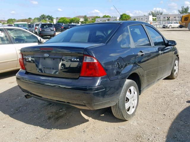 1FAFP34N46W257283 - 2006 FORD FOCUS ZX4 BLACK photo 4