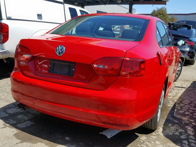 3VW2K7AJ0CM423159 - 2012 VOLKSWAGEN JETTA BASE RED photo 4