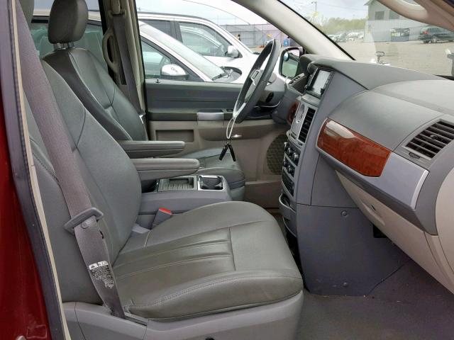 2A8HR54P98R714037 - 2008 CHRYSLER TOWN & COU BURGUNDY photo 5