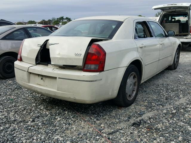 2C3JA53GX5H554242 - 2005 CHRYSLER 300 TOURIN CREAM photo 4