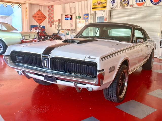 8F91F511990 - 1968 MERCURY COUGAR WHITE photo 2