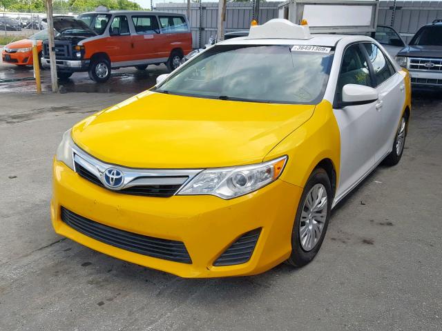 4T1BD1FK9CU017495 - 2012 TOYOTA CAMRY HYBR TWO TONE photo 2