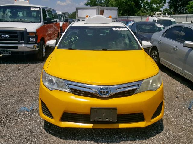 4T1BD1FK6CU055881 - 2012 TOYOTA CAMRY HYBR TWO TONE photo 9