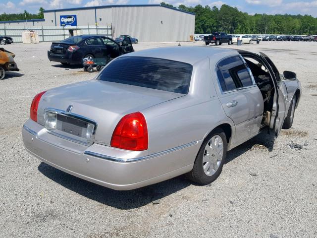 1LNHM83W64Y611918 - 2004 LINCOLN TOWN CAR U GRAY photo 4