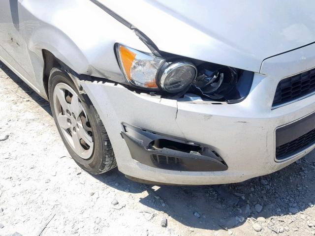 1G1JA5SH6F4162257 - 2015 CHEVROLET SONIC LS SILVER photo 9