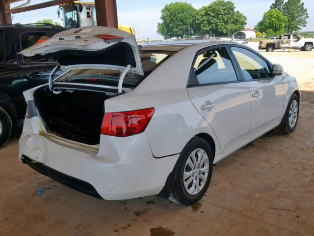 KNAFU4A24D5695546 - 2013 KIA FORTE EX WHITE photo 4