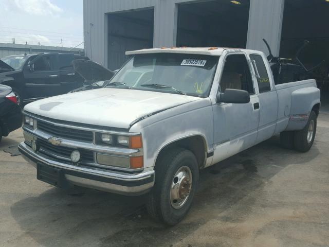 1GTHC39K7PE517261 - 1993 GMC SIERRA C35 WHITE photo 2