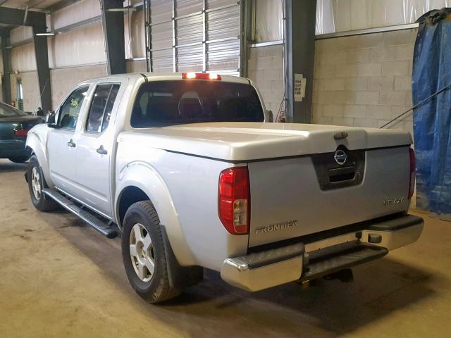 1N6AD07W75C442134 - 2005 NISSAN FRONTIER C SILVER photo 3