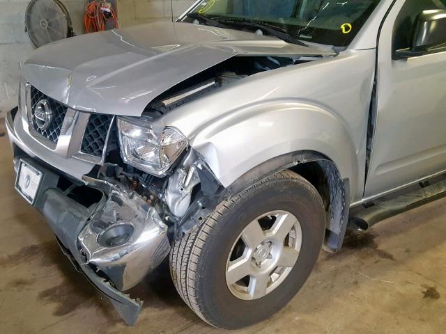 1N6AD07W75C442134 - 2005 NISSAN FRONTIER C SILVER photo 9