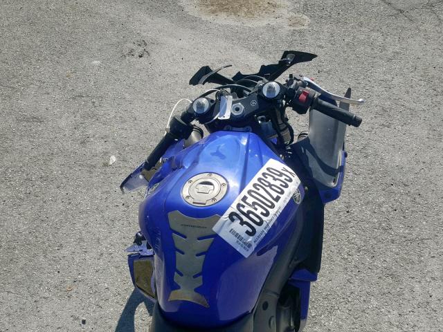 JYARJ06E55A025934 - 2005 YAMAHA YZFR6 L BLUE photo 5