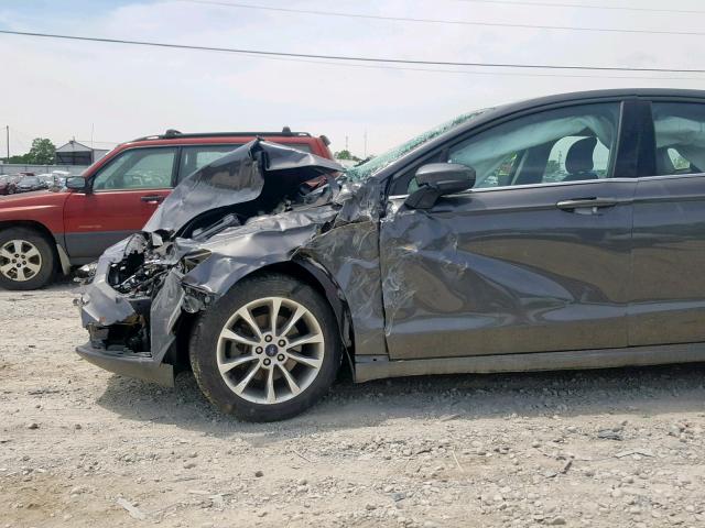 3FA6P0H79HR164260 - 2017 FORD FUSION SE GRAY photo 9