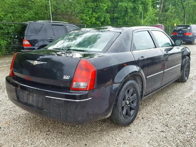 2C3KA53G26H142919 - 2006 CHRYSLER 300 TOURIN BLACK photo 4