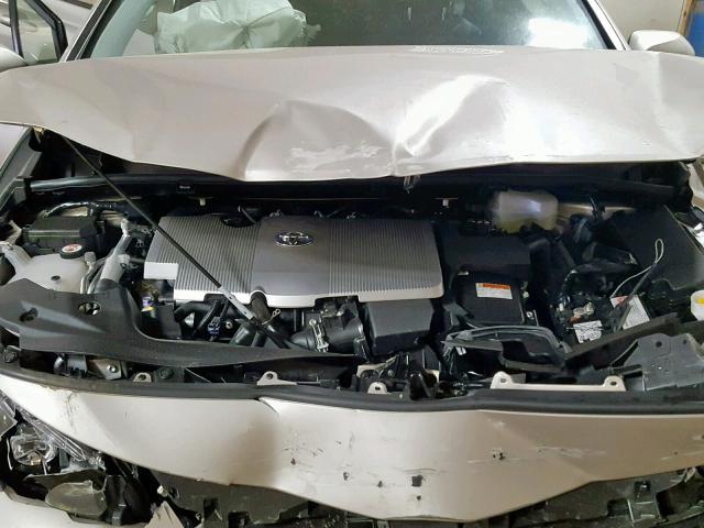 JTDKARFP5J3102442 - 2018 TOYOTA PRIUS PRIM 棕色 照片 7