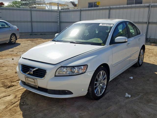 YV1MS382792458374 - 2009 VOLVO S40 2.4I WHITE photo 2