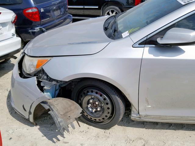 1G4GA5E32DF321385 - 2013 BUICK LACROSSE SILVER photo 9