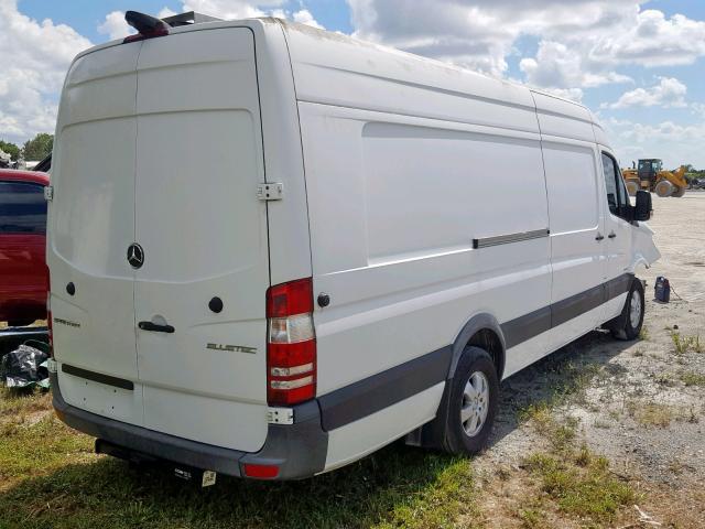 WD3PE8DC2E5873983 - 2014 MERCEDES-BENZ SPRINTER 2 WHITE photo 4