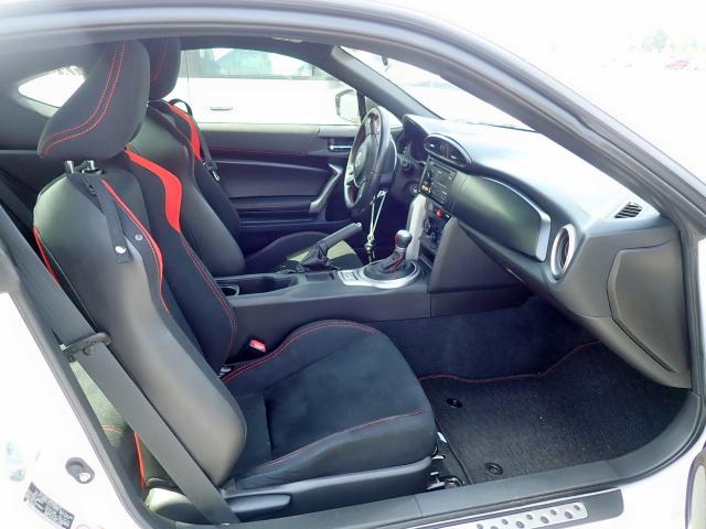 JF1ZNAA19D2718684 - 2013 TOYOTA SCION FR-S WHITE photo 5
