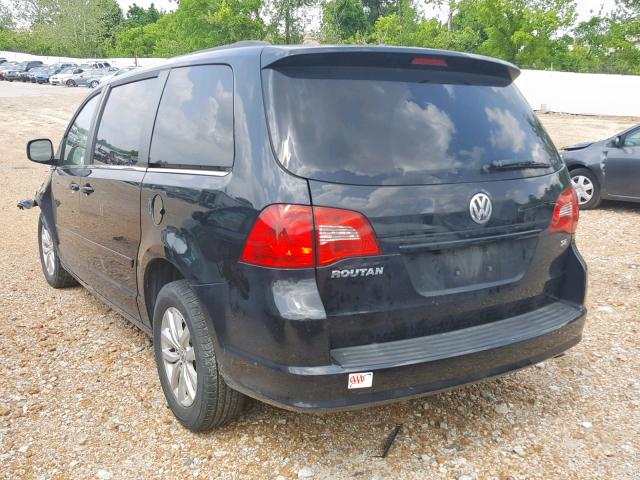 2C4RVABG8CR392034 - 2012 VOLKSWAGEN ROUTAN SE BLACK photo 3