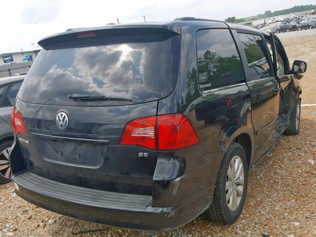 2C4RVABG8CR392034 - 2012 VOLKSWAGEN ROUTAN SE BLACK photo 4