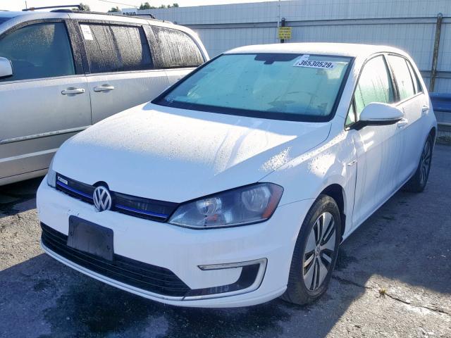 WVWKP7AU7GW913991 - 2016 VOLKSWAGEN E-GOLF SE WHITE photo 2