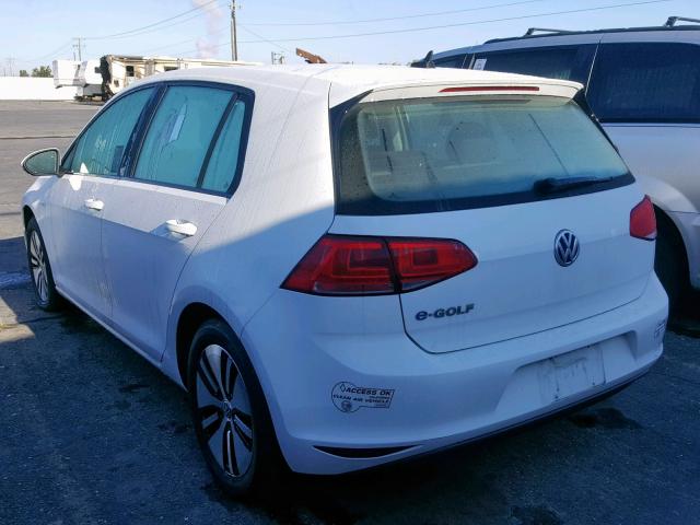 WVWKP7AU7GW913991 - 2016 VOLKSWAGEN E-GOLF SE WHITE photo 3