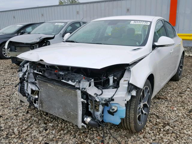 2G4GL5EXXH9190573 - 2017 BUICK REGAL SPOR WHITE photo 2