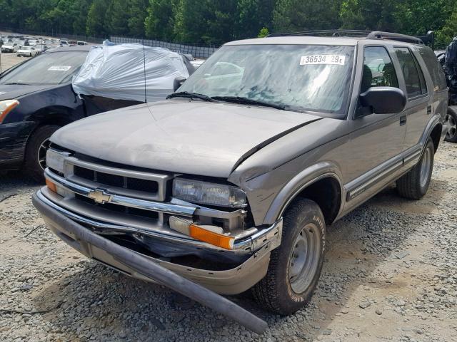 1GNCS13W01K167307 - 2001 CHEVROLET BLAZER GRAY photo 2