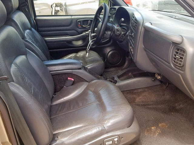 1GNCS13W01K167307 - 2001 CHEVROLET BLAZER GRAY photo 5