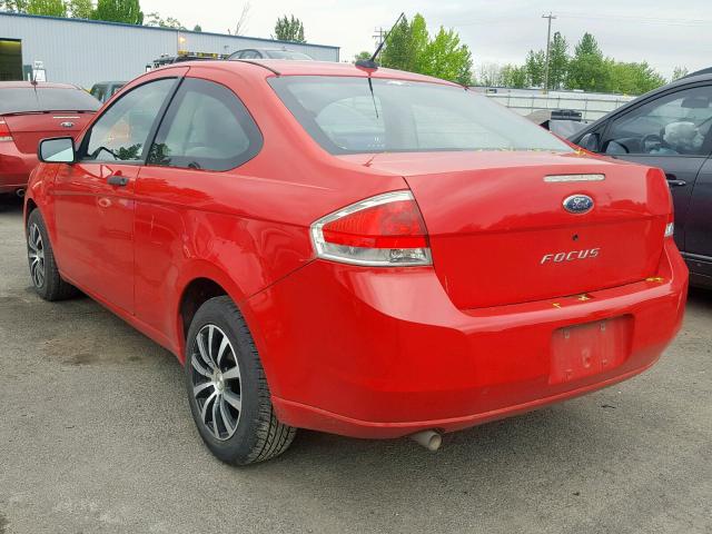 1FAHP32N88W173501 - 2008 FORD FOCUS S/SE RED photo 3