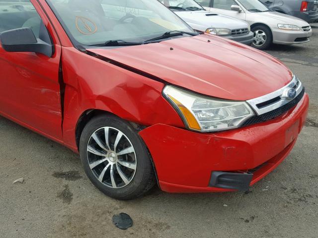 1FAHP32N88W173501 - 2008 FORD FOCUS S/SE RED photo 9