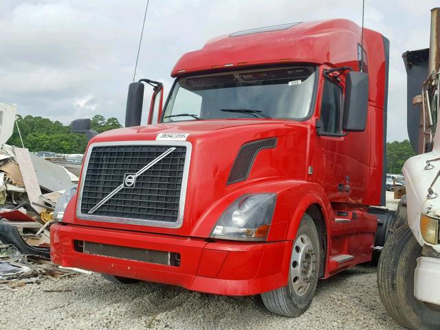 4V4NC9EG7DN132077 - 2013 VOLVO VN VNL RED photo 2