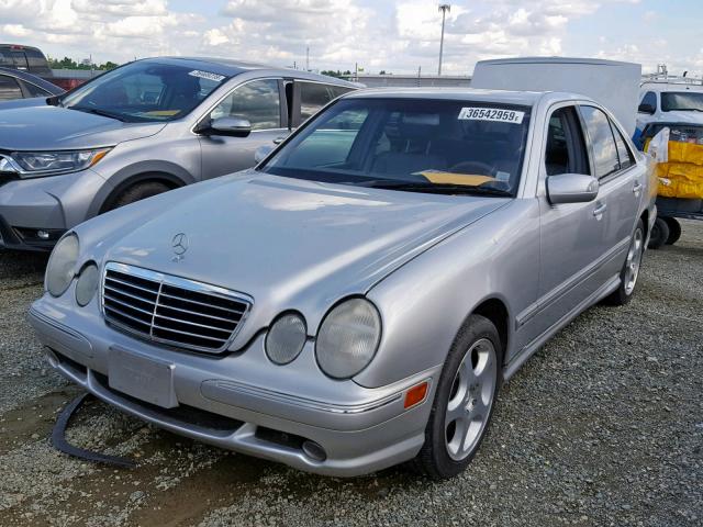 WDBJF65J61B314327 - 2001 MERCEDES-BENZ E 320 SILVER photo 2