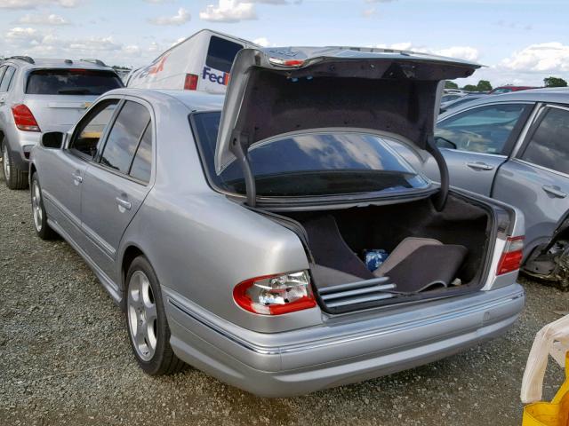 WDBJF65J61B314327 - 2001 MERCEDES-BENZ E 320 SILVER photo 3