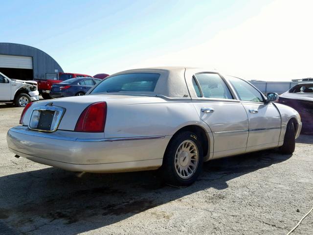 1LNHM83W2XY626260 - 1999 LINCOLN TOWN CAR C CREAM photo 4