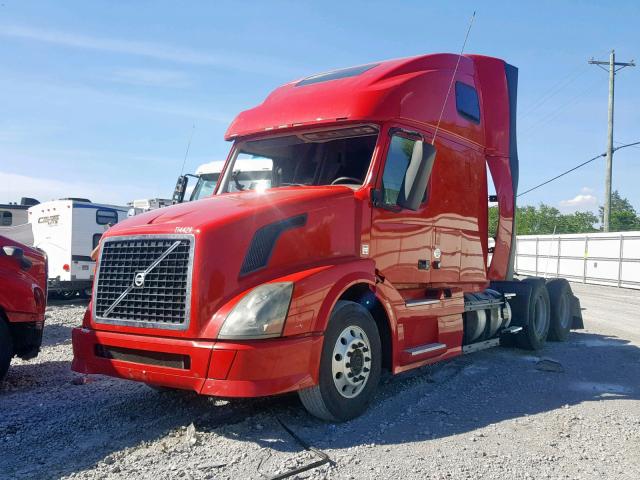 4V4NC9EG2FN190746 - 2015 VOLVO VN VNL RED photo 2