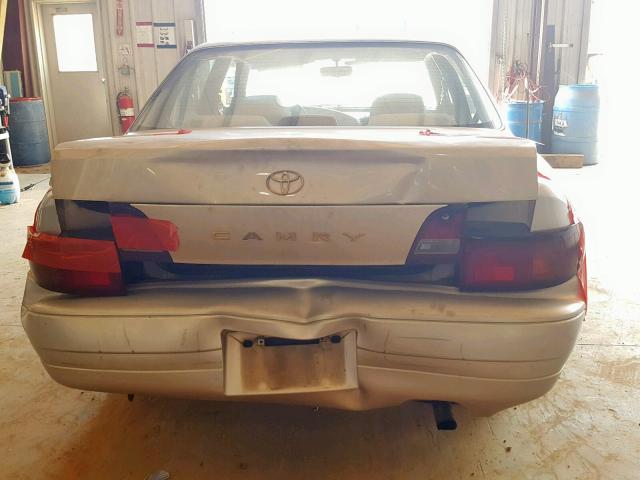 JT2BG12K4T0390056 - 1996 TOYOTA CAMRY DX BEIGE photo 9