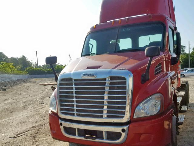 3AKJGBD47DDFD4996 - 2013 FREIGHTLINER CASCADIA 1 RED photo 2