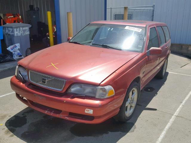 YV1LW5641W2403060 - 1998 VOLVO V70 GLT RED photo 2