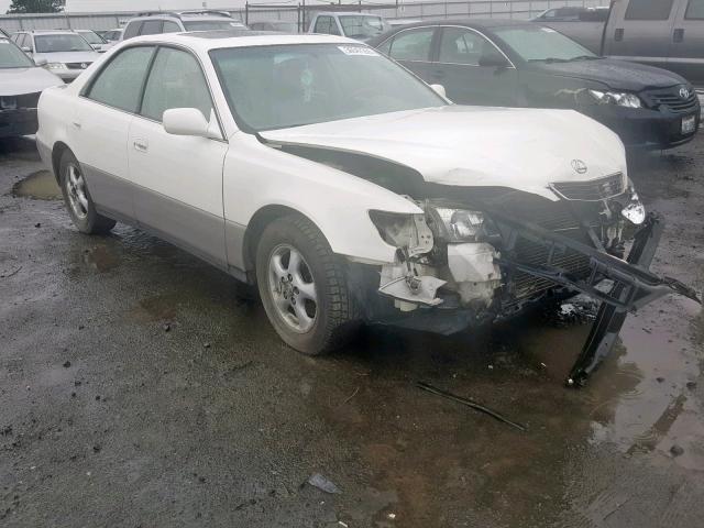 JT8BF28G3X0156045 - 1999 LEXUS ES 300 WHITE photo 1