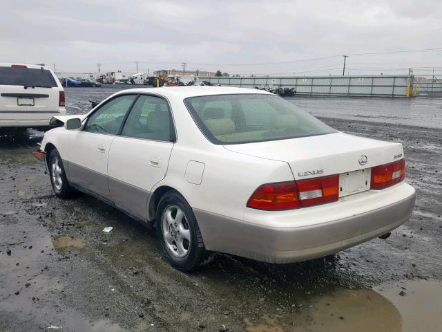 JT8BF28G3X0156045 - 1999 LEXUS ES 300 WHITE photo 3