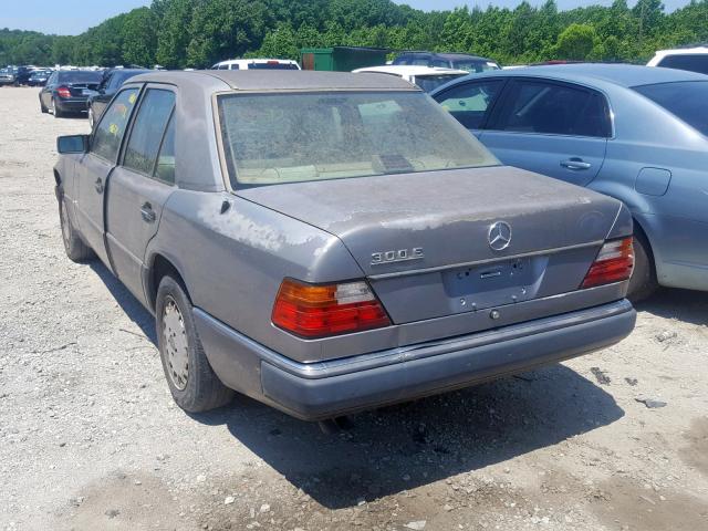 WDBEA32E9PB874955 - 1993 MERCEDES-BENZ 300 E SILVER photo 3