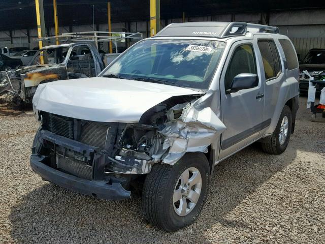 5N1AN0NW3DN811203 - 2013 NISSAN XTERRA X SILVER photo 2