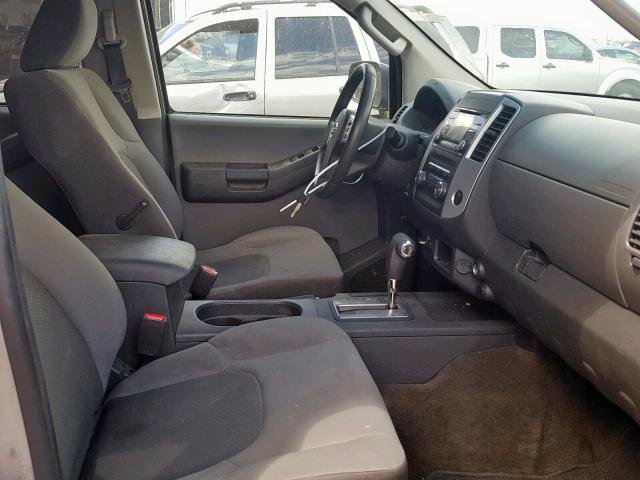 5N1AN0NW3DN811203 - 2013 NISSAN XTERRA X SILVER photo 5