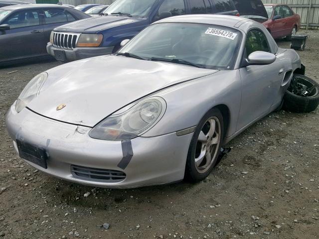 WP0CA29832U625907 - 2002 PORSCHE BOXSTER SILVER photo 2