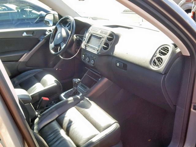 WVGBV75N99W531100 - 2009 VOLKSWAGEN TIGUAN SE GRAY photo 5