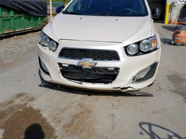 1G1JG6SB1E4143274 - 2014 CHEVROLET SONIC RS WHITE photo 9