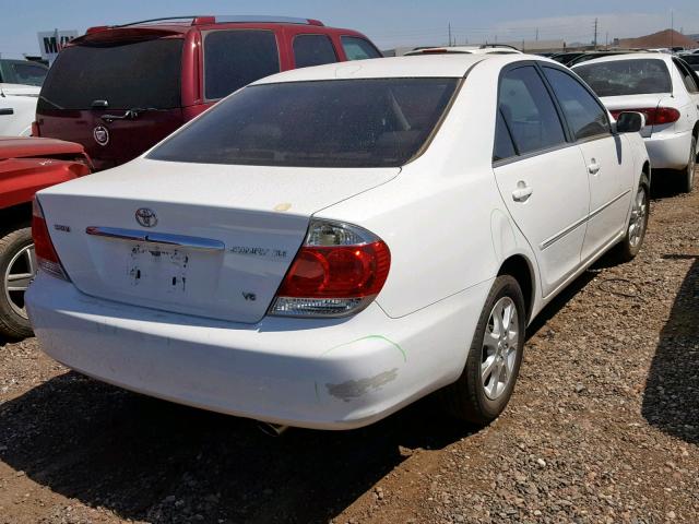 JTDBF32K250161657 - 2005 TOYOTA CAMRY LE WHITE photo 4