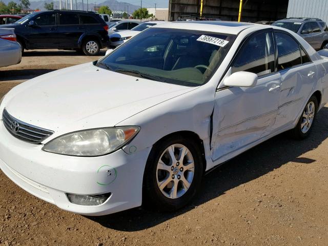 JTDBF32K250161657 - 2005 TOYOTA CAMRY LE WHITE photo 9