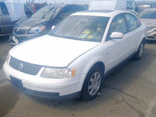 WVWMA23B9YP362712 - 2000 VOLKSWAGEN PASSAT GLS WHITE photo 2