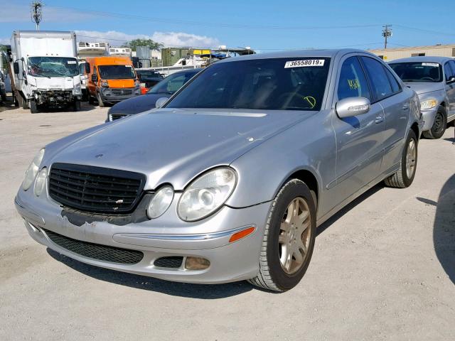 WDBUF65J15A675618 - 2005 MERCEDES-BENZ E 320 SILVER photo 2